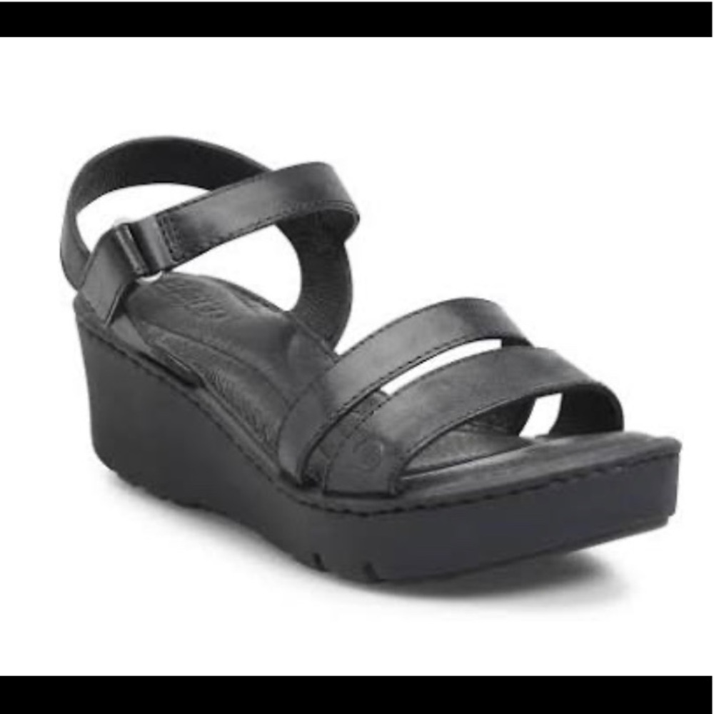 NWOT Born Pawnee Sandal